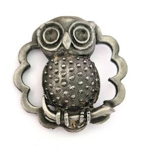Vintage Pewter Metallic Owl On A Perch Scalloped Circle Big Eyes Brooch Unsigned